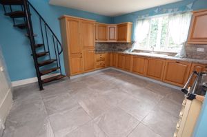 Kitchen- click for photo gallery